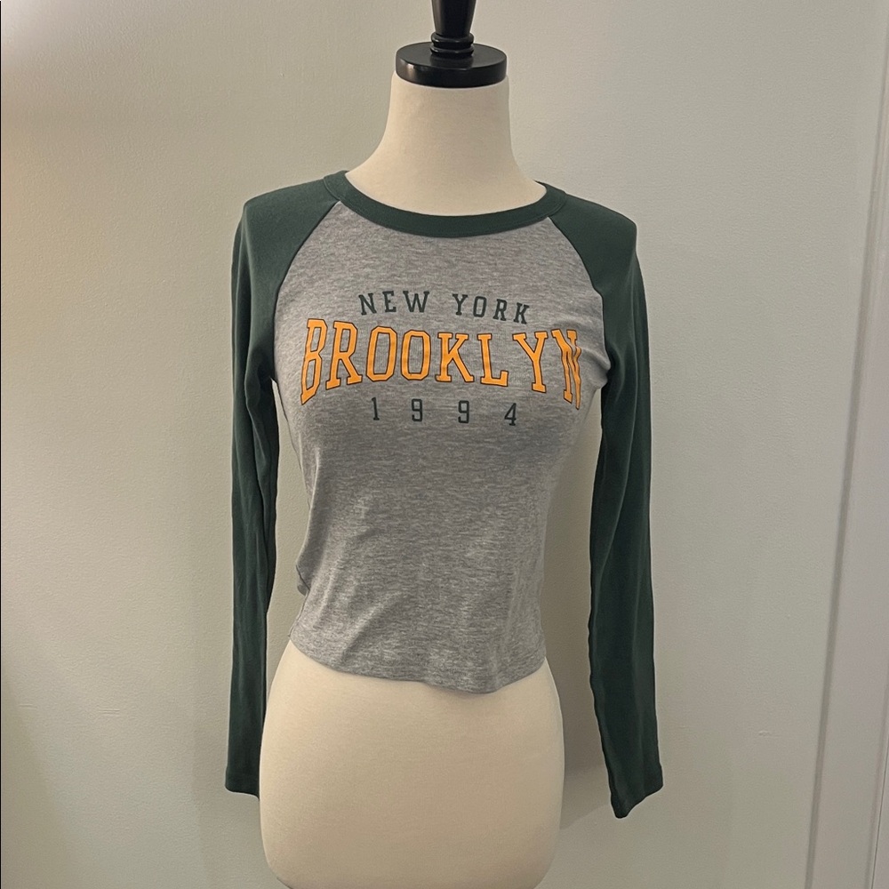 Forever 21 Gray and Green Long Sleeve Tee